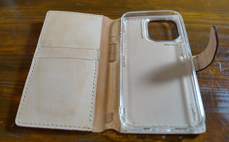 本革製手帳型iPhoneカバー iPhone13Pro用 ＜ブラック＞ 国産牛ヌメ革 ハンドメイド スマホ 手帳型 カバー iPhone iPhone13Pro 本革 レザー 革製品 ブラック F6L