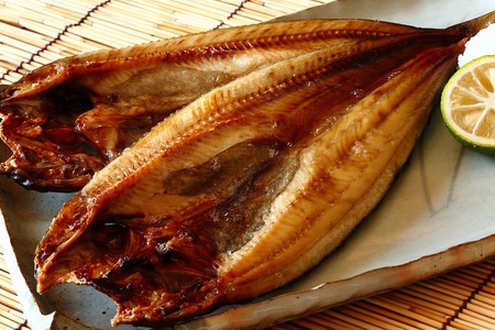 北海道産 上ノ国町 天日干し真ホッケ（2Lサイズ×2枚）　ほっけ　𩸽　物産展　魚介類　冷凍