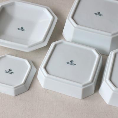 ふるさと納税 瑞浪市 小田陶器の隅切重箱(白)　入れ子式に収納できる磁器の重箱と小皿セット |  | 03