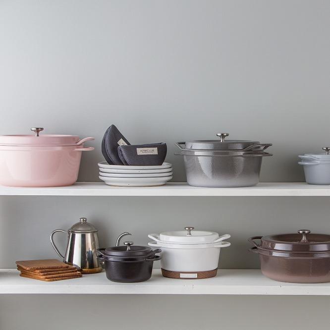 バーミキュラ オーブンポットラウンド26cm 　SUKIYAKI（パールブラウン）