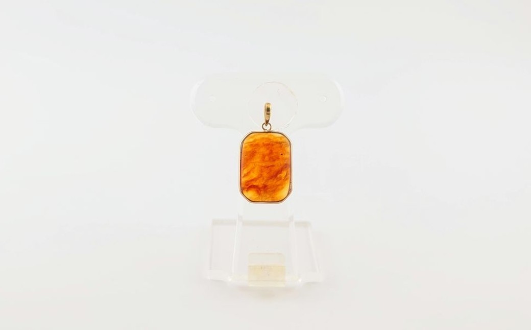 
                  Amberlogue ペンダント 四角（金属素材：K10　琥珀：15mm×11mm　サイズ：全長21mm）
                