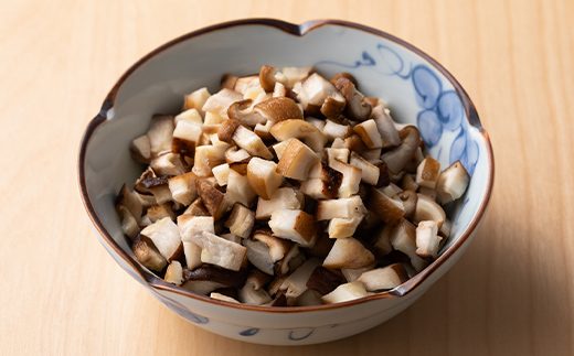 山形県 戸沢村産 乾燥 つぶつぶ 椎茸 80g(20g×4袋) 国産椎茸使用！ 小分け 個包装 菌床栽培 椎茸 しいたけ 茸 きのこ キノコ 野菜 簡単 調理 料理 カット済み 粒 保存 備蓄 自宅 