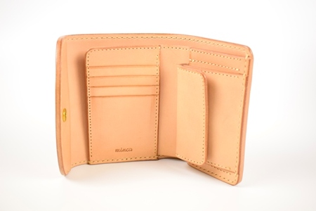 【minca】栃木レザーの三つ折り財布 ミドルサイズ ハンドステッチ滑らかな手触り/Middle wallet 01/ブラック　518