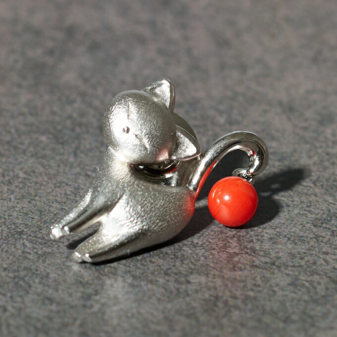 【ふるさと納税】室戸市産赤サンゴ シャムネコのシルバーブローチ 赤 サンゴ 珊瑚 さんご レディース 女性用 ブローチ ファッション アクセサリー かわいい おしゃれ プレゼント 送料無料 kn060