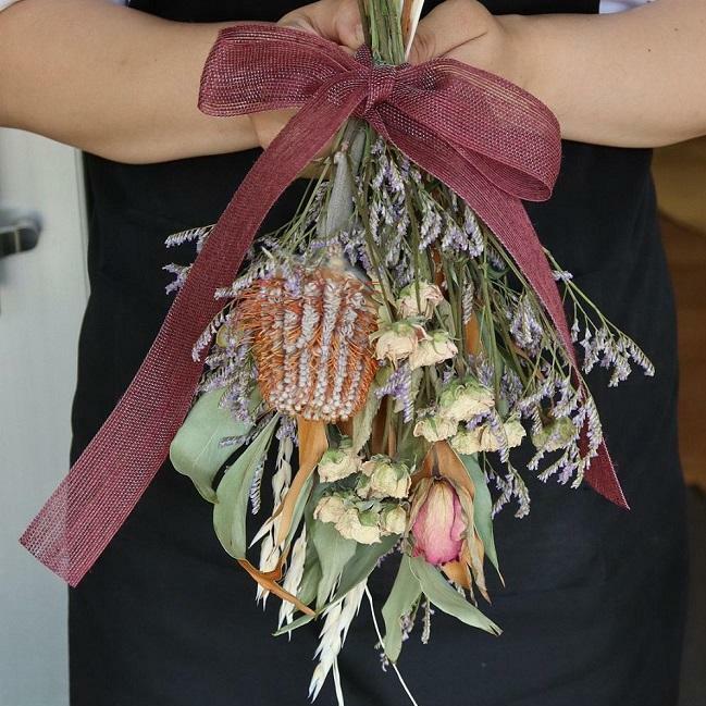 【ふるさと納税】ドライフラワースワッグ ブルエ【田村フローリスト】 お花 ホワイトデー 母の日 敬老の日 壁飾り 店内 自宅 店舗 玄関 廊下 リビング インテリア ナチュラル 贈り物