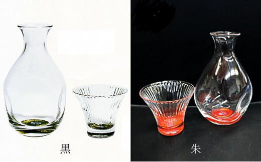 螺鈿ガラス徳利と杯2個セット 桜 高岡漆器 酒器 とっくり 盃 セット　黒 [№5616-7036]0068