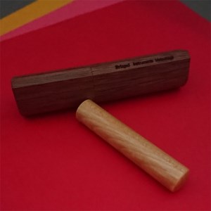 ＜楽器職人が作る＞ブラックウオールナット印鑑ケースと＜京印章制作士が彫る＞楓（メイプル）銀行印12ミリ丸≪ハンコ 判子 はんこ 印鑑 工芸 オーダーメイド ハンドメイド 手作り こだわり 成人式 就職