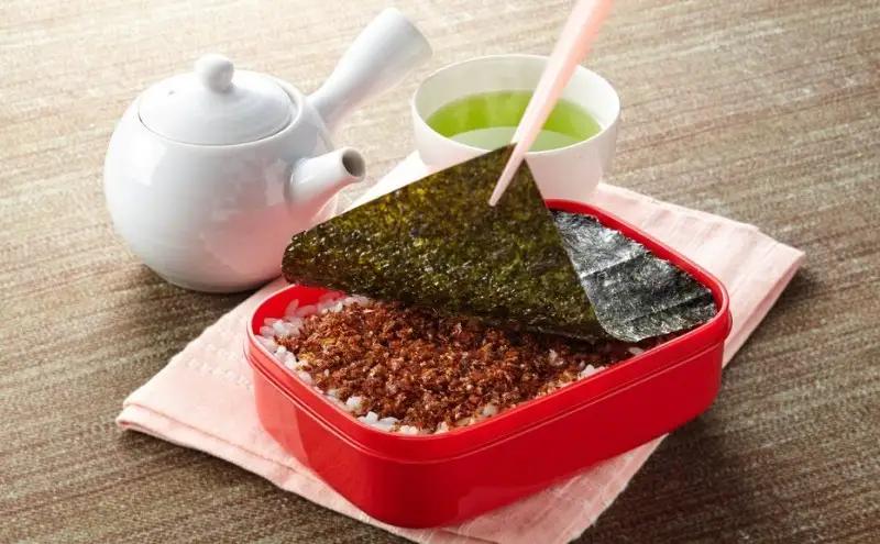 甘旨(あまうま)おかかふりかけ(40g×8袋)  化学調味料無添加 かつお節使用 井口食品 いのくち 【福岡市内製造】 ご飯 弁当 常温