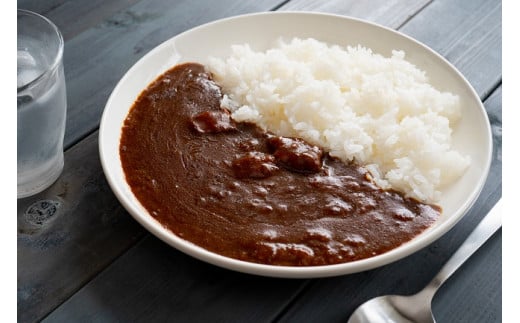 【10月お届け】【近江牛 カレー 5箱】肉 牛肉 ブランド牛 三大和牛 和牛 黒毛和牛 保存食 レトルト おかず お惣菜 滋賀県 竜王