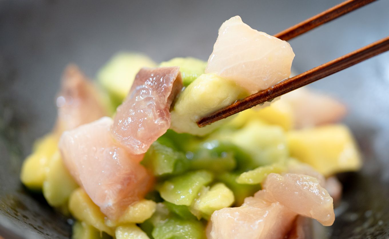 国産 朝〆ぶり アボカドポキ 80g×5個｜ 養殖 ブリ 鰤 小分け 冷凍 簡単調理 解凍5分 新鮮 サラダ ポキ丼 海鮮 夕食 家庭用 晩酌 おつまみ 高知県産 産地直送 おすすめ 人気 贈答 配達