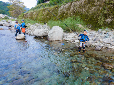 【親子で釣り体験】仁淀川で鮎の友釣り（ガイド付／大人・高校生以下各1名）