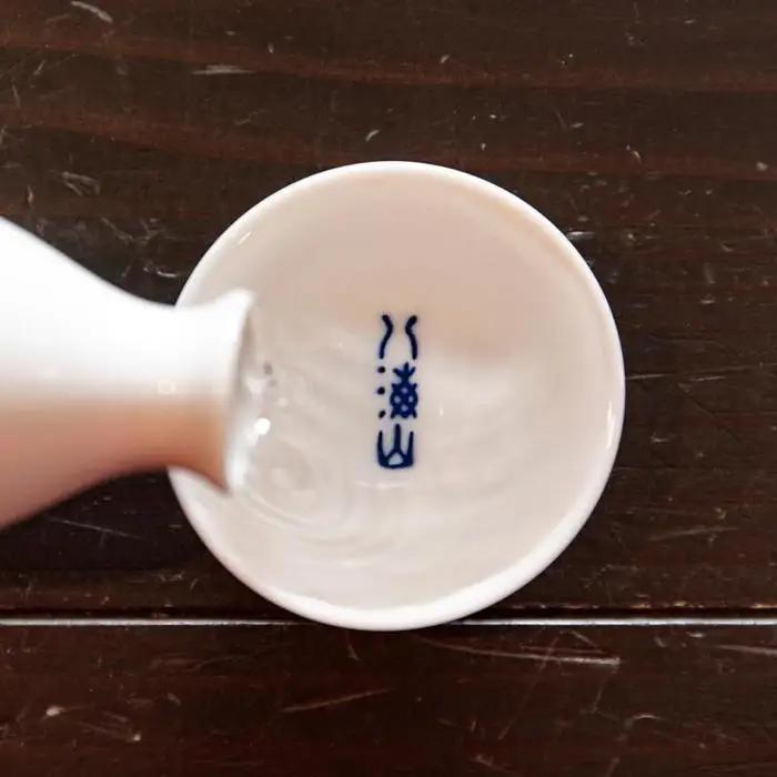 【魚沼地域限定】純米酒 八海山「魚沼で候」720ml×1(化粧箱付き) | 八海山