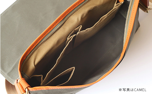 牛革かぶせ×帆布 横型ショルダーバッグ　ブラック　【12203-0375-1】