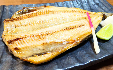 【丸安】メガほっけ開き 特大サイズ ３枚 ほっけ ホッケ 縞ほっけ 縞ホッケ 縞ほっけ干物 縞ホッケ干物 特大 メガサイズ 創業90余年 干物 干物専門店 高級干物 和食 酒の肴 グルメ つまみ おつ