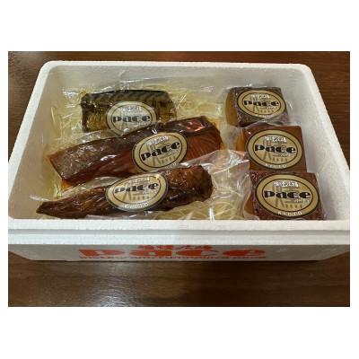 ふるさと納税 城陽市 京都府城陽市 特選燻製詰め合わせセット 晩酌ギフトおつまみ(スモークチーズ 塩鮭 塩さば ささみ) |  | 01