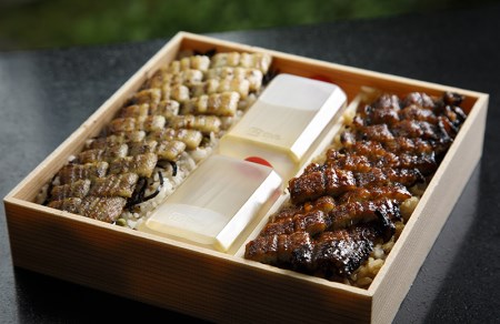 【うなぎ】源平まぶし（二人折）　蒲焼と白焼のひつまぶしの合わせ盛り