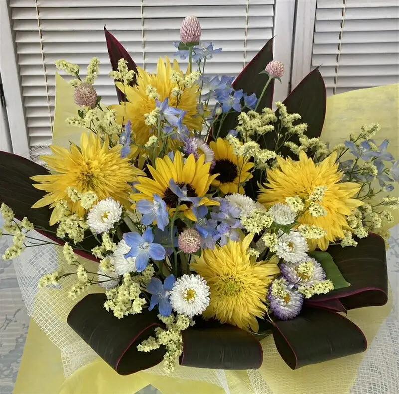 季節の生花アレンジ　Mサイズ 【 フラワー アレンジメント お花 ギフト プレゼント 贈り物 誕生日 お祝い 神奈川県 小田原市 フラワー アレンジメント】