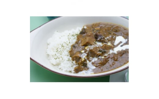 
牛たん・小松菜入り牛すじカレー　約500g×1パック【1407023】
