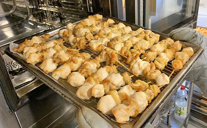 焼き鳥 国産 鶏肉 使用 かしわ家定番 計40本 タレ 3種（ もも せせり 皮 ） セット お店の味をご自宅で! 冷凍食品 おつまみ つまみ 惣菜 おかず 弁当 冷凍配送 兵庫 兵庫県 稲美町