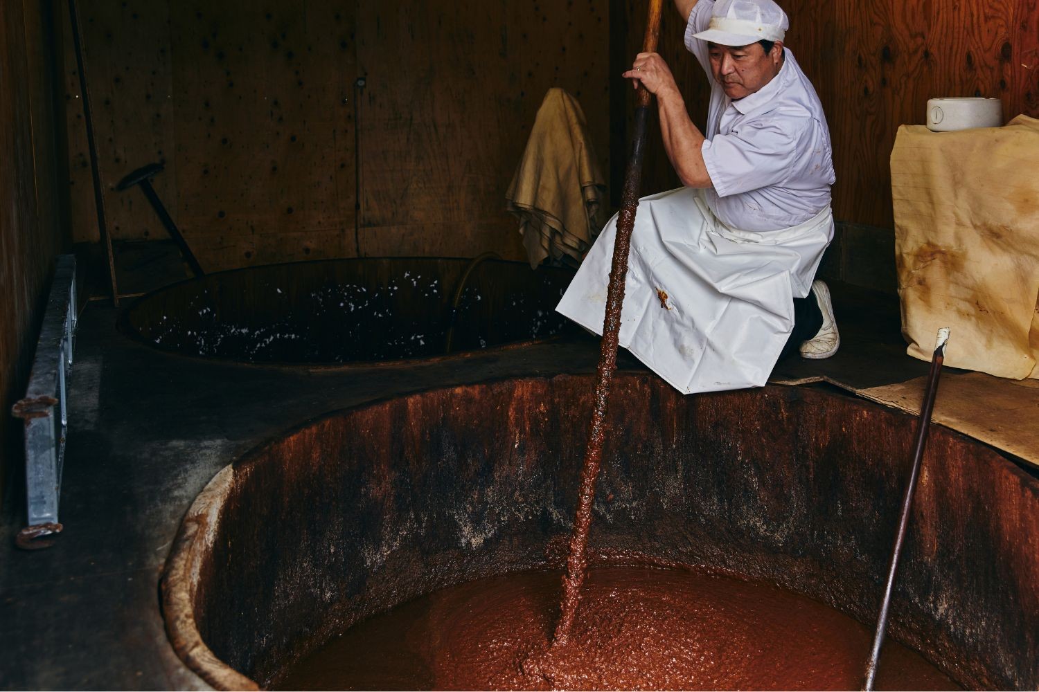 全国での生産量が1％の保存料・着色料・香料を使わない3年熟成のこだわり醤油「再仕込み醤油」を使用