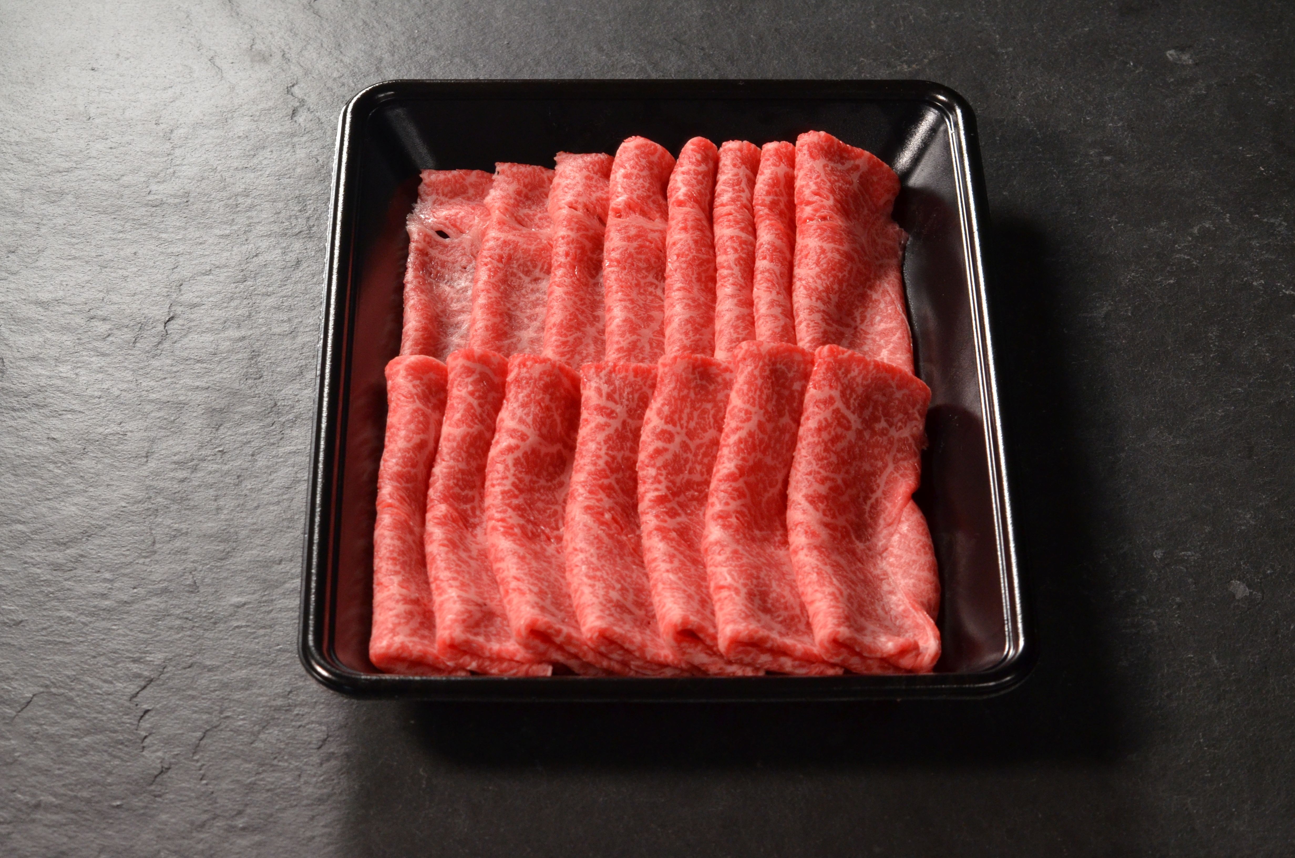 
            【12か月定期便】鳥取和牛赤身すき焼きしゃぶしゃぶ用500g
          