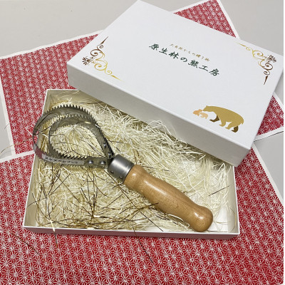 
                  岩手県岩泉町産 ペットブラシ ヌケヌケセブンS(原生林の熊)1本【1588023】
                