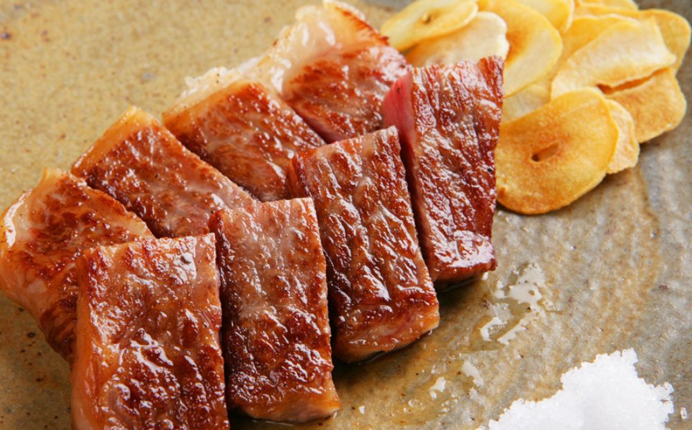 (冷凍) 大和牝牛 サーロインステーキ 300g YMST2 ／鉄板焼き 焼肉 バーベキュー アウトドア キャンプ 贈答用 贈り物 太田家 奈良県 宇陀市 ふるさと納税