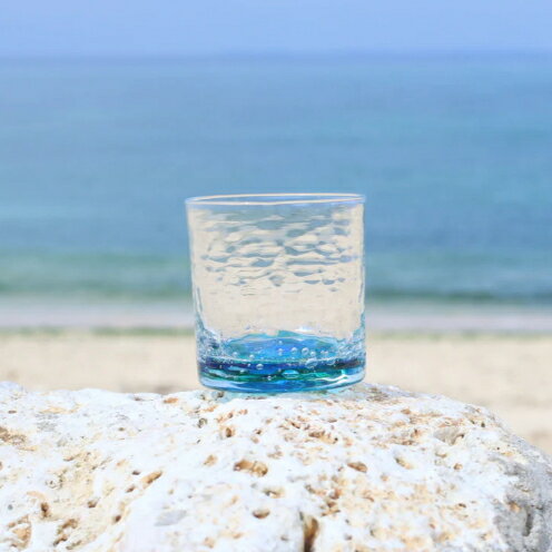 【ふるさと納税】【RYUKYU GLASS WORKS 海風】オキナワオーシャン　ロック（ラージ） 〇 沖縄 読谷村 夏 琉球ガラス ガラス工房 東シナ海 体験工房 彩り ブルー コバルトブルー 地場産品 手作り 伝統工芸品 サイズ違い有 プレゼントに お祝いに 涼しさ演出 人気商品