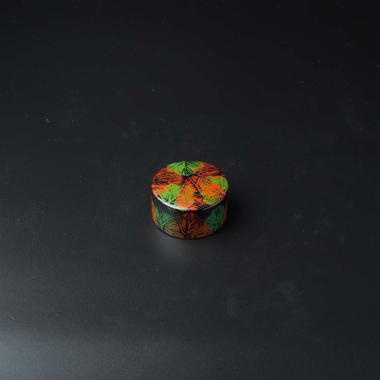 かりゆし書鎮（小）作品名【ジャングルの中へ】