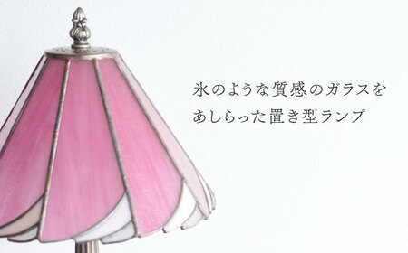 Nijiiro Lamp のステンドグラスのテーブルランプ カトレア ピンク【1425948】