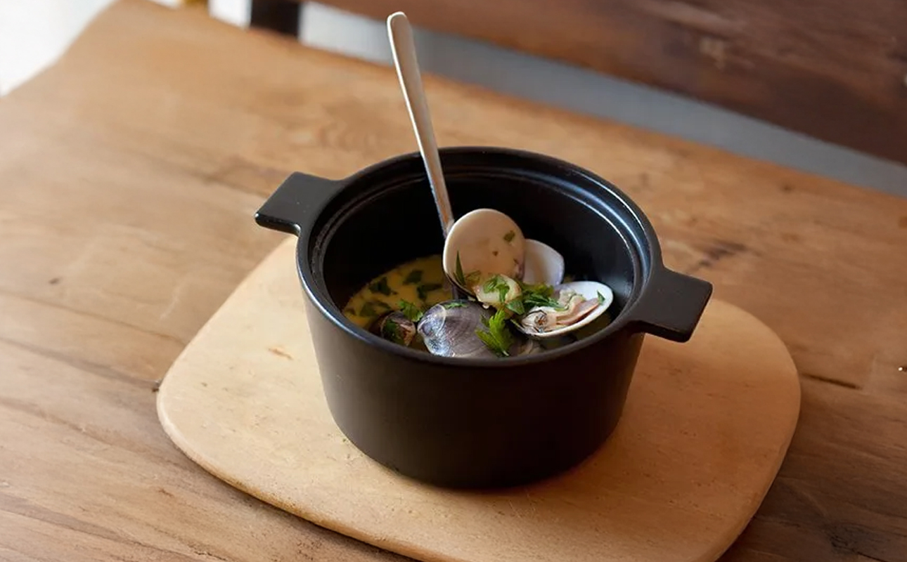 【萬古焼（ばんこやき）】円形デザインがスタイリッシュな一人用サイズの西洋土鍋 4th-market  コッタ ロンドキャセロール(S) 赤1個【鍋、土鍋、煮物、スープ、万能、おしゃれ、かわいい、結婚祝