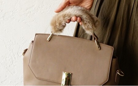 No.209-03 バッグの持ち手をオシャレにするファーハンドル2個セット（ベージュ・チャコールグレー）