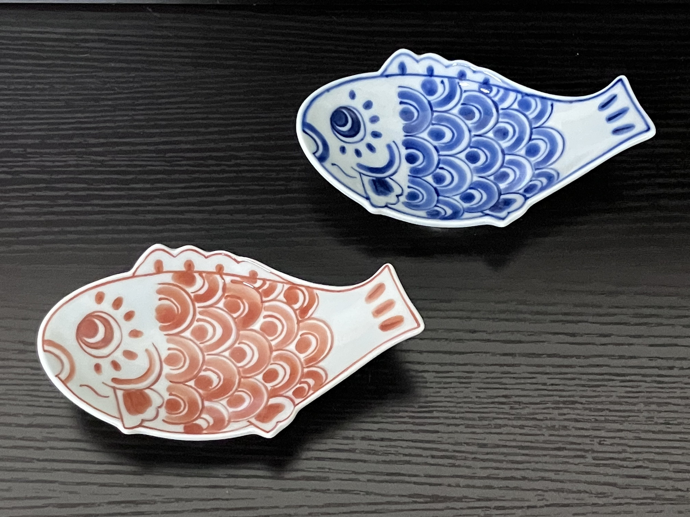 伊万里焼 鯉のぼり（マゴイ・ヒゴイ）小付・箸置セット H1065_イメージ2