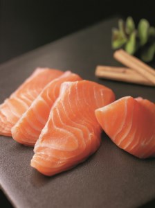 オリーブサーモン １尾(1本丸ごと)【予約受付中！令和6年4月頃から限定出荷分】【B-511】