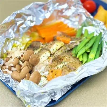 「かれいのホイル焼き」を得意料理にするセット 175g (切身2切:計150g、バジルソース25g)【配送不可地域：離島】【1715302】