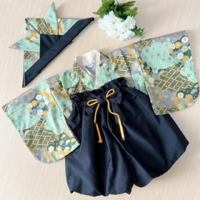 ふるさと納税 みよし市 60‐70size　ベビー袴とかぶれる布兜のセット(雲取り文様×黒色の袴)