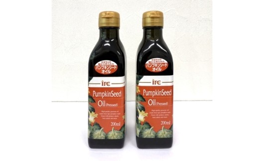 
                  パンプキンシードオイル 200ml×2本/ パンプキンシードオイル かぼちゃ種子油 カボチャ種子油 かぼちゃの種 オイル 食用油 植物油 シードオイル パンプキンオイル 200ml 2本 400ml オイルセット 食用オイル 三重県 伊賀市 伊賀 三重 伊賀産 国産 かぼちゃ カボチャ 種子油 調味料 サラダオイル ドレッシング オイル料理 お取り寄せ オイル 【iclb0016】
                