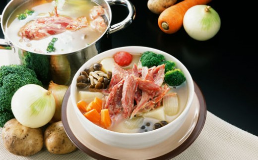 【国産原料肉使用】アイスバイン 650ｇ　豚スネ肉 骨付き肉 国産 ポトフ ディナー パーティー ドイツ家庭料理 ご贈答 【354】