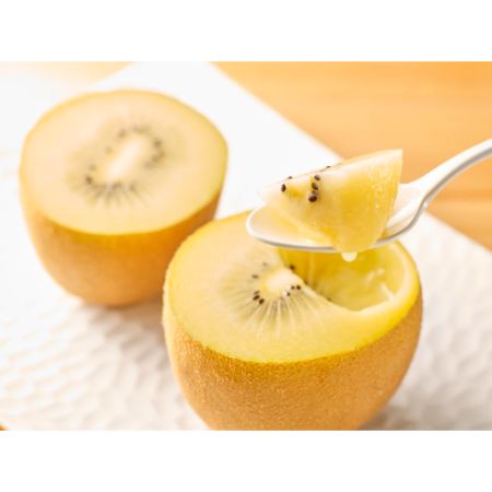 「キウイ」　香川県オリジナル品種　”さぬきゴールド”　1.4kg（7～9玉）