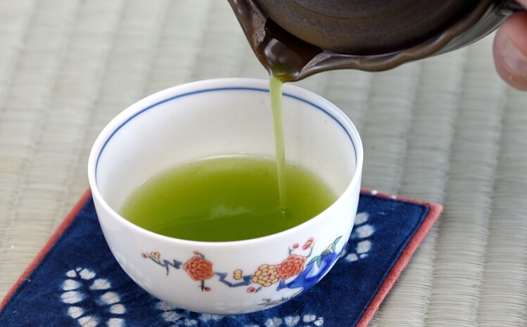 八女茶「極上煎茶」2本・九州銘茶「特上煎茶」八重2本飲み比べセット 【佐賀県産 銘茶 嬉野茶 知覧茶 まろやか コク 香り お徳用】(H047101)