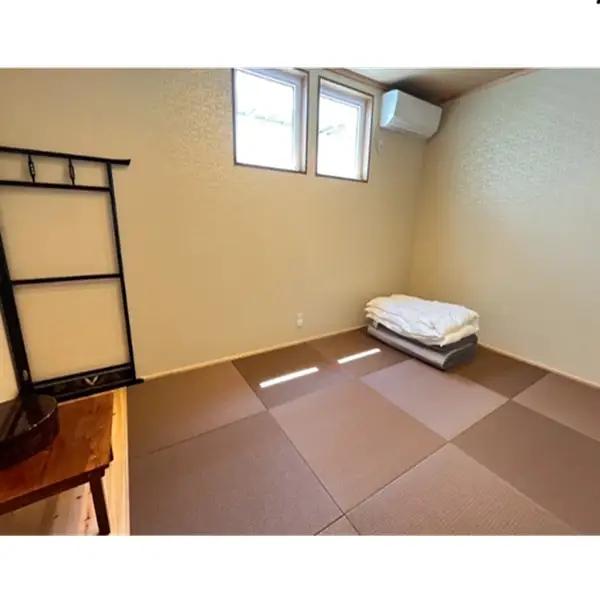 宿泊券　【ＲＯＯＭ２】カフェ併設 民泊（1泊1名素泊まり）《cafe＆stay Re:》利用券 青森県五所川原市