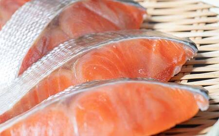 新米 北海道産ななつぼし2kg 香りの畦みちハーブ米＆紅鮭切り身（3切）×3袋 白米 ブランド米 精米 サーモン 紅鮭 切り身 F4F-7760