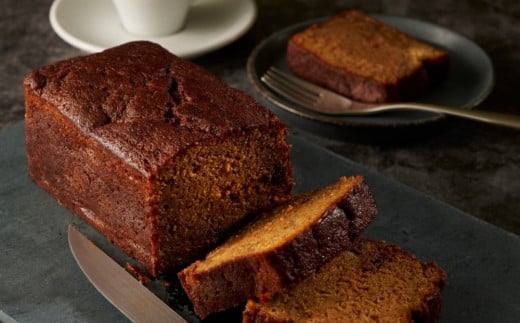 
            自家製 バナナ キャラメル パウンドケーキ Banana caramel poundcake（長さ約18cm/約570g） 菓子 焼菓子 チョコレート パウンドケーキ バナナ キャラメル 自家製 スイーツ デザート
          