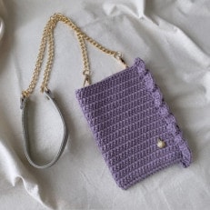 手編みスマホショルダー(フリルタイプ)   くすみ紫  ショルダーストラップ付き