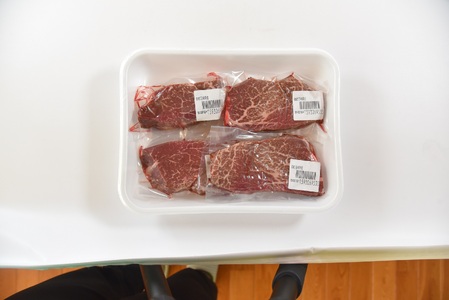 ＜宮崎県産黒毛和牛（経産牛）ヒレステーキ4枚＞(計約600g・約150g×4P)マキシマムスパイス(小袋)付き 国産 九州産 牛肉 精肉 ヒレ フィレ 赤身 希少部位 ステーキ 焼肉 アウトドア 調味