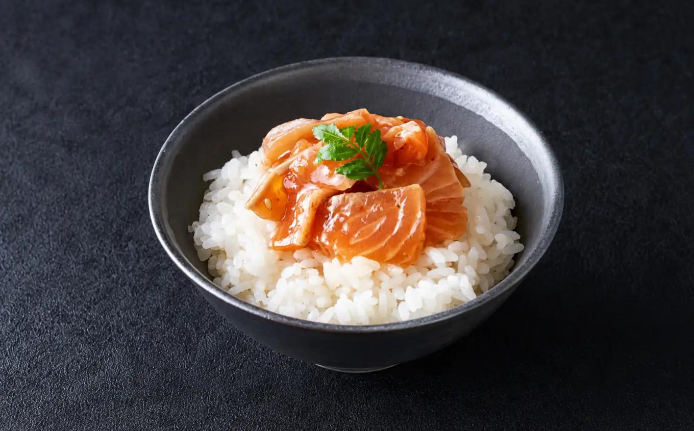 三陸海鮮 トラウトユッケ 80g×8パック 珍味 小分け 冷凍