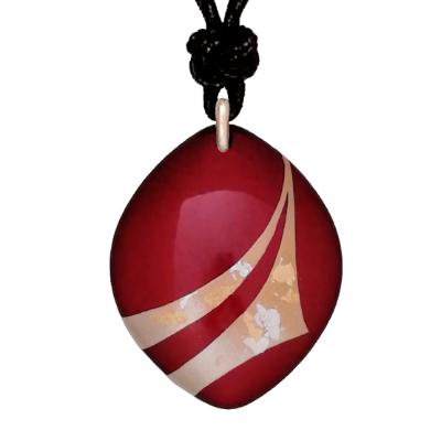 ふるさと納税 海南市 漆器のペンダント　ダイヤ形　玉虫塗　手描き蒔絵　きらめき |  | 01