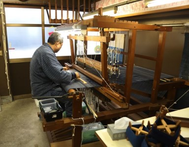 【Lサイズ×男性用：ファスナー有り】天然にこだわった自慢の逸品　【みくりや染織】正藍染手織り木綿作務衣上下一式（上衣無地・ズボン刺し子織り）