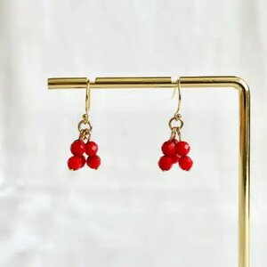 レッドコーラル・赤珊瑚 フックピアス (Silver925 18KGP仕上げ) ／ Maco アクセサリー シルバー ヘアライン加工 プレゼント 奈良県 田原本町