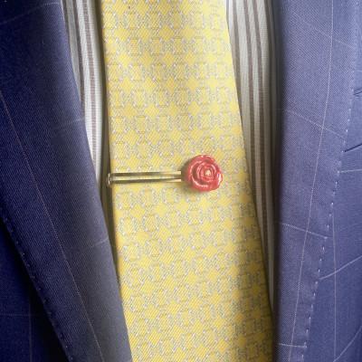 ふるさと納税 茅ヶ崎市 ArtOpus. ネクタイピン 薔薇 赤 湘南 茅ヶ崎市 陶磁器 アートギフト |  | 01